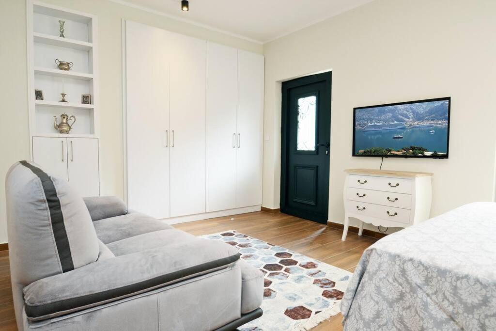 Urban Escape For Two In Kotor Lejlighed Eksteriør billede