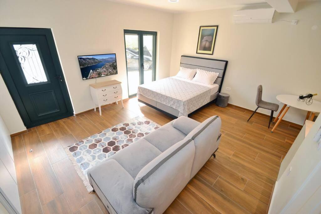 Urban Escape For Two In Kotor Lejlighed Eksteriør billede
